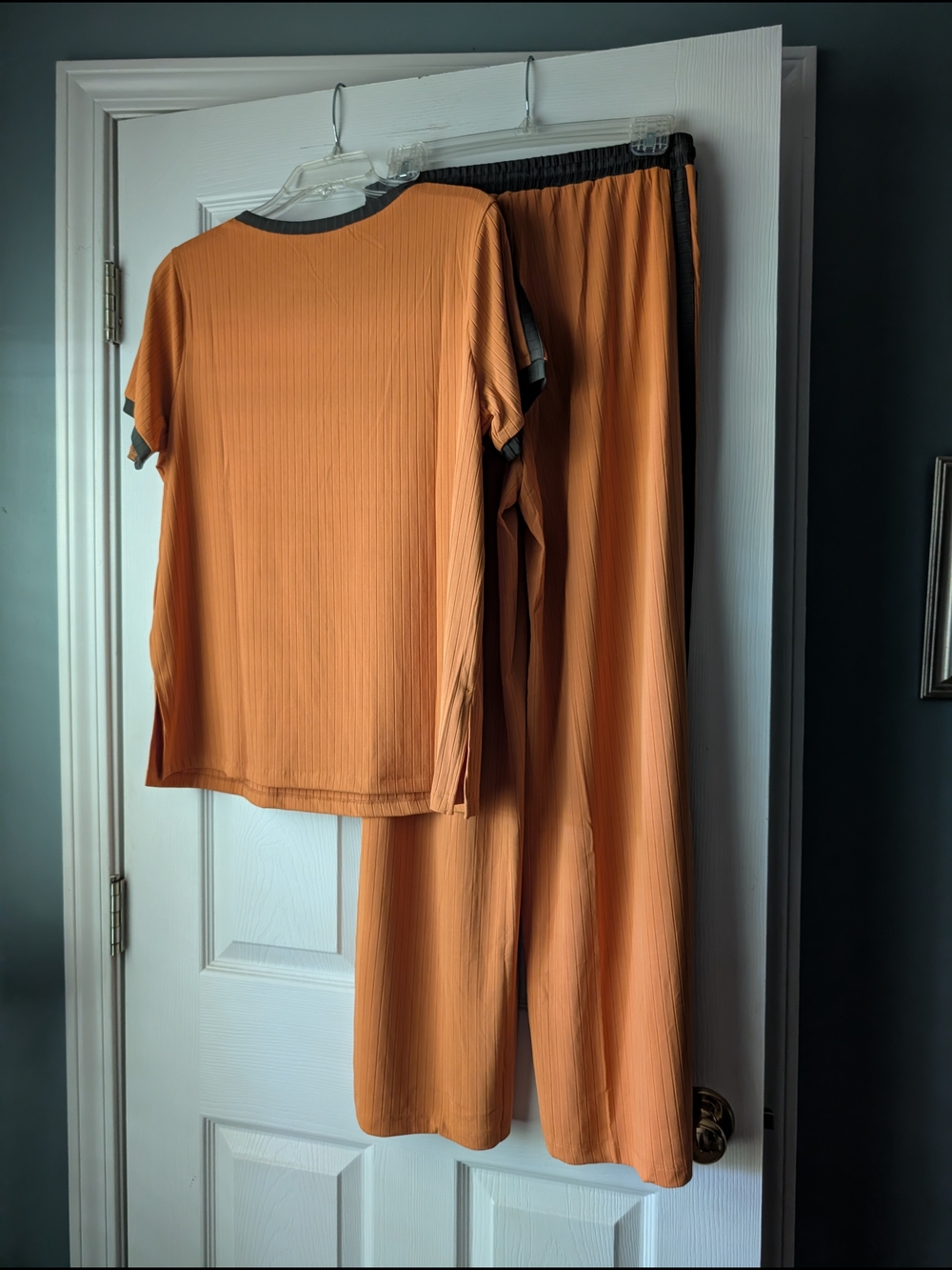 Hem & Thread Loung Set - Picture 15 of 16